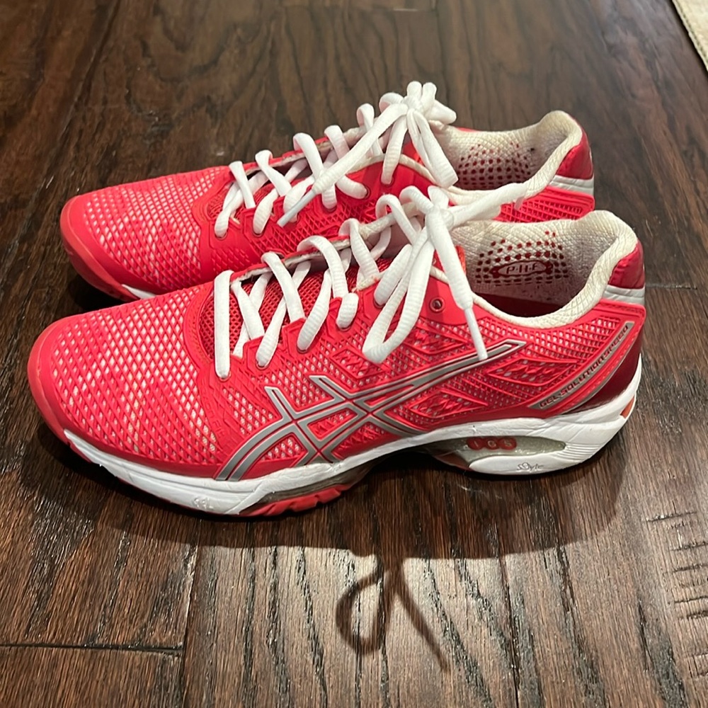 ASICS tennis shoes. Some wear but otherwise great condition. New laces!